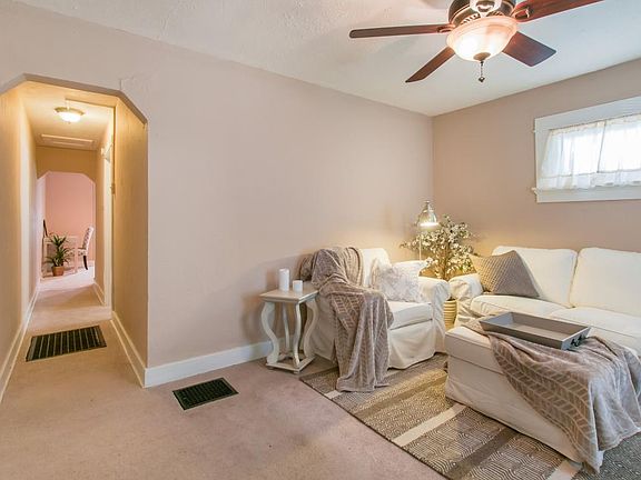 5th image of 2627 Collins Ave