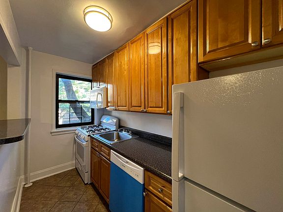 3rd image of 20-43 20th St #2A