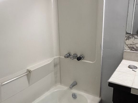 2nd image of 208 Main St APT B