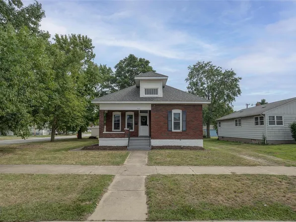 856 E Ferguson Ave, Wood River, IL 62095