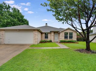 208 Blazing Star Trl, Burleson, TX 76028