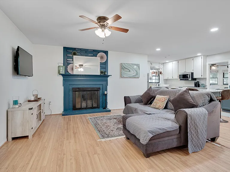 409 Northclift Dr — Photo 8
