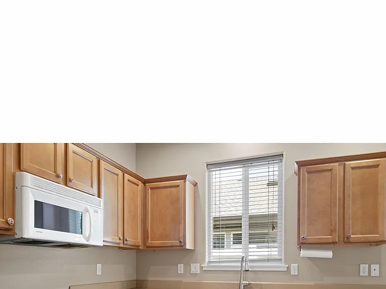 2302 NE Mary Rose Pl #2 — Photo 8