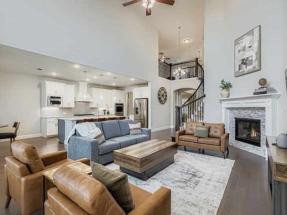 4th image of 11602 Estrella Ln