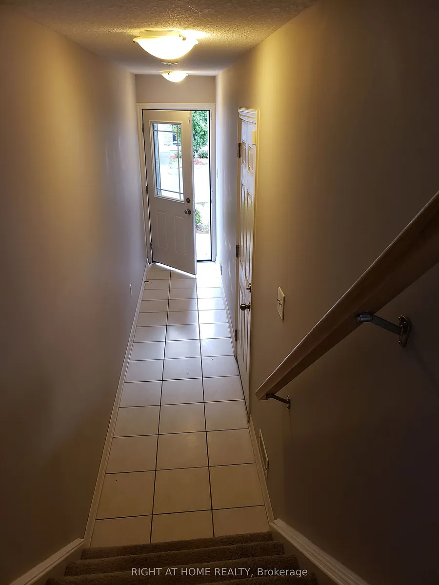 Building Photo - 12 Poplar Dr #27