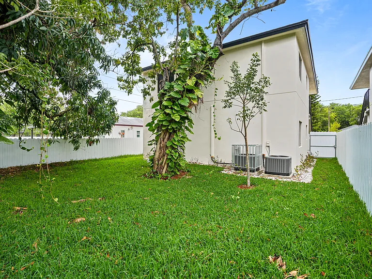 5817 NW 30th Ave #5817 — Photo 32