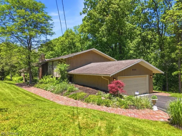 905 Heritage Ln, Akron, OH 44333
