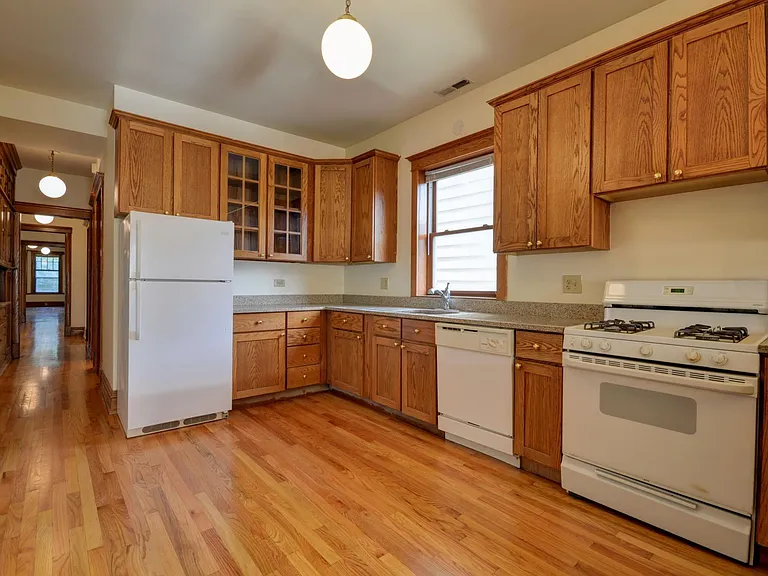 3920 N Janssen Ave #1 — Photo 5