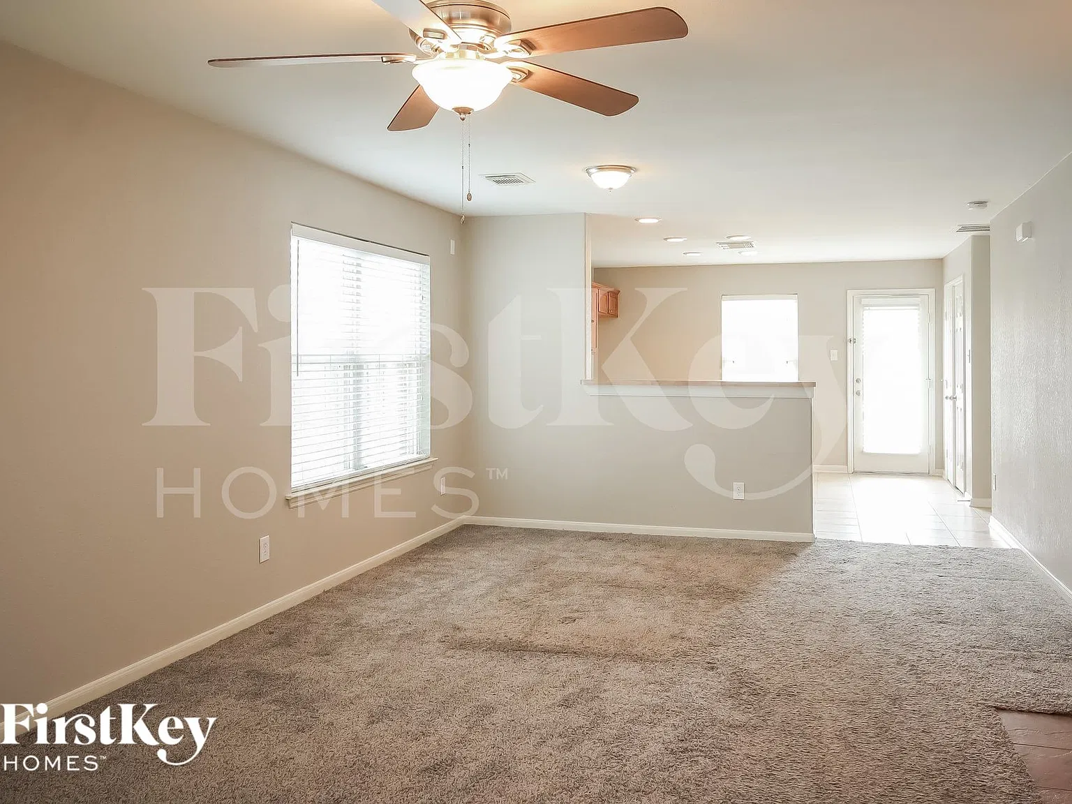 3 bed, 2.0 bath, 1206 sqft, $2,000 — Photo 2