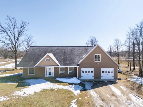 1212 McGuire Ln, Grand Rapids, MN 55744