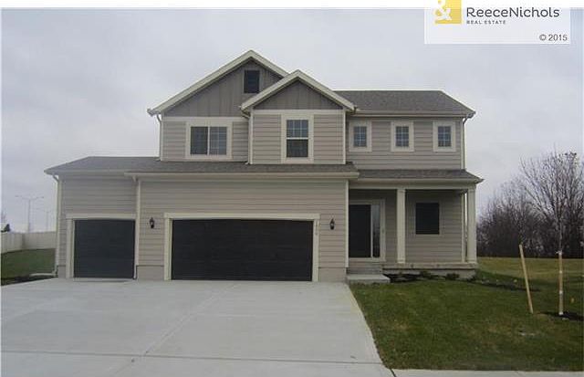 1st image of 1800 NE Woodview Ln