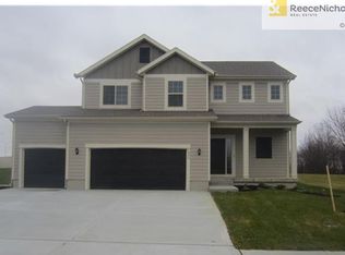 1800 NE Woodview Ln, Lees Summit, MO 64086