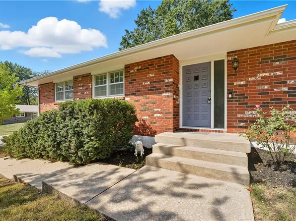 7802 N Wayne Ave, Gladstone, MO 64118