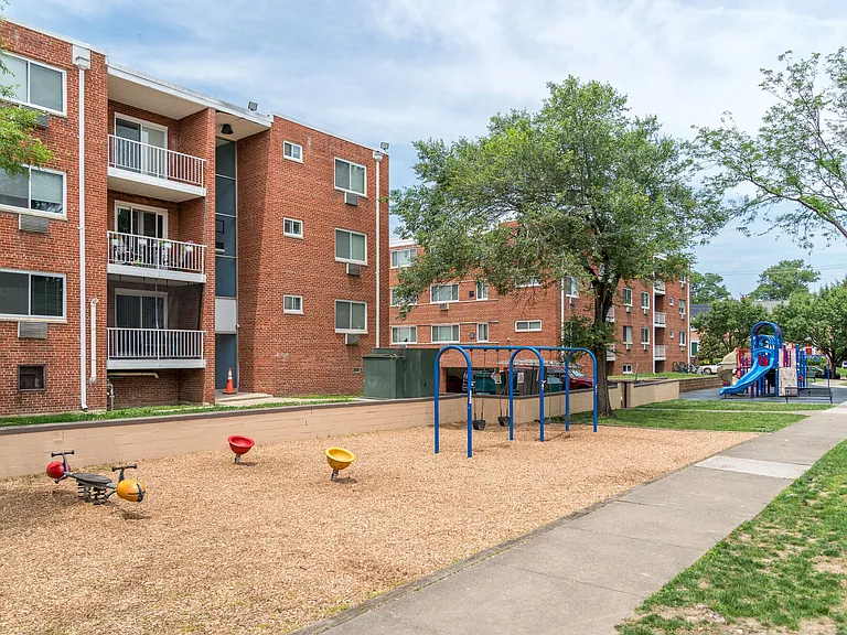 Mason Avenue Apartments — Photo 23