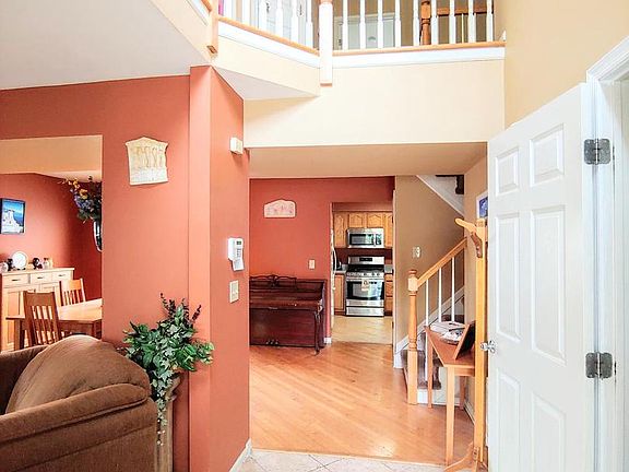5th image of 8 N Olympia Dr