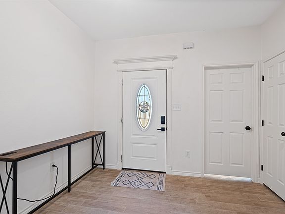 4th image of 1006 Tesoro Pl