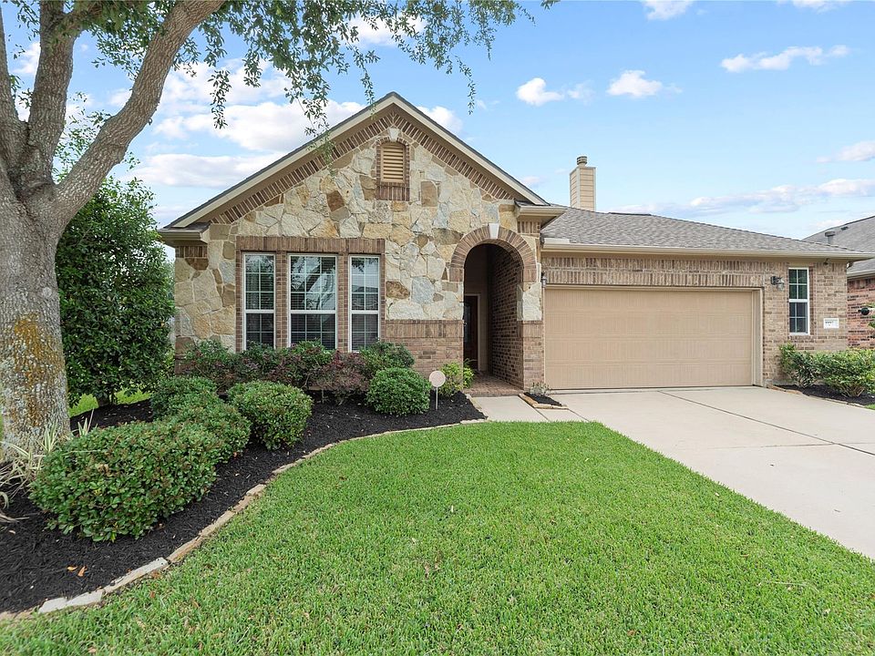 1st image of 9997 Willow Falls Ln