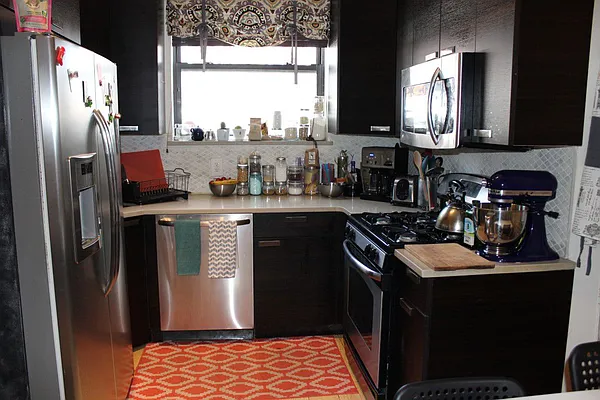 Rented by Premier Metro Realty Corp | media 14