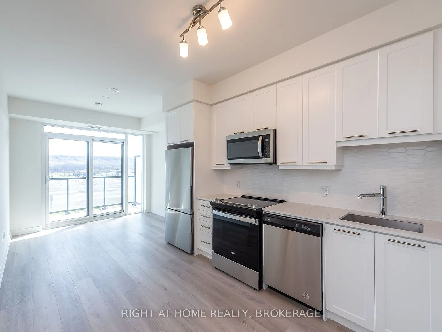 Odyssey Condos — Photo 4