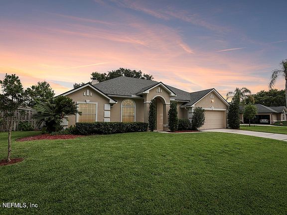 2nd image of 372 MAPLEWOOD Drive