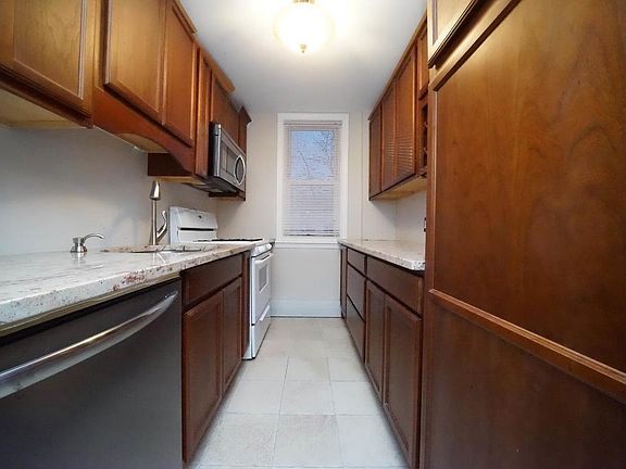 2nd image of 2044 E 59th St #166C
