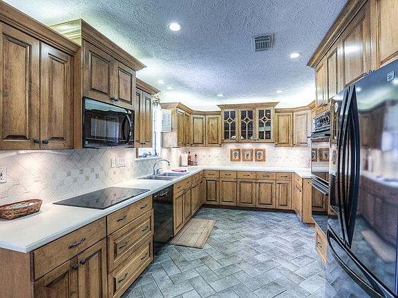 3rd image of 16418 Laurelfield Dr