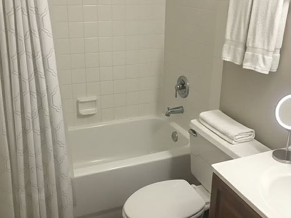 5th image of 1043 S York Rd APT 208