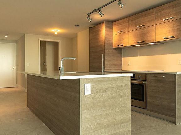 5th image of 650 NE 32nd St Unit 905