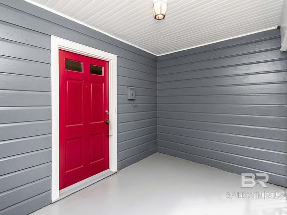 5th image of 1477 Fairfield St