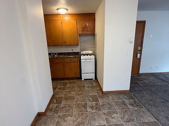 3rd image of 4441 University Ave NE APT 202