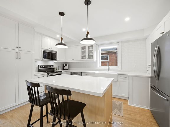 5th image of 72 Mervyn Ave
