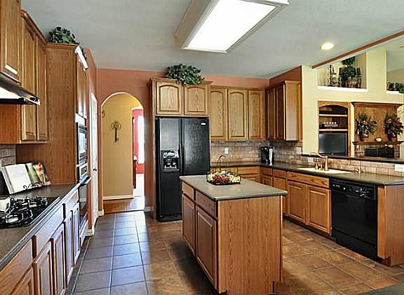 5th image of 2105 Warrington Dr