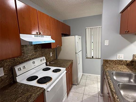 4th image of 11580 NW 43rd Ct
