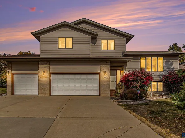 300 E 8th St, Crooks, SD 57020