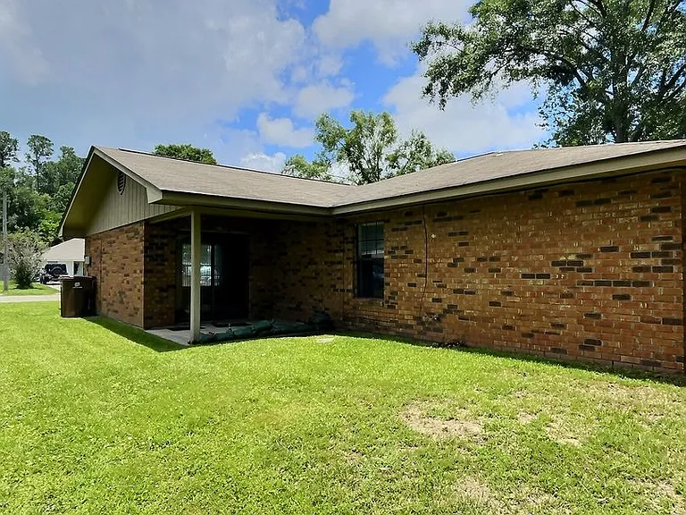 1109 Hickory Dr — Photo 13