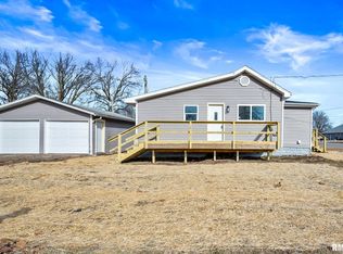 1302 3rd St, Lincoln, IL 62656