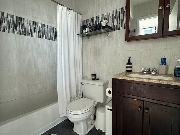 4th image of 343 W 22nd St APT 9