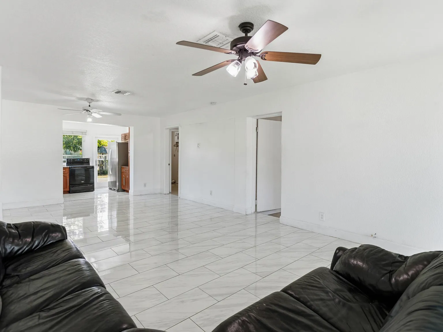 4 bed, 2.0 bath, 1409 sqft, $3,300 — Photo 4