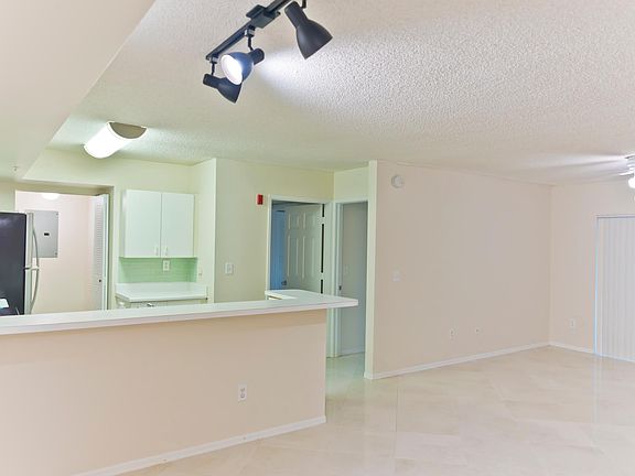 5th image of 2600 S University Dr APT 211