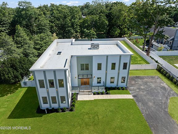 2nd image of 390 Monmouth Road