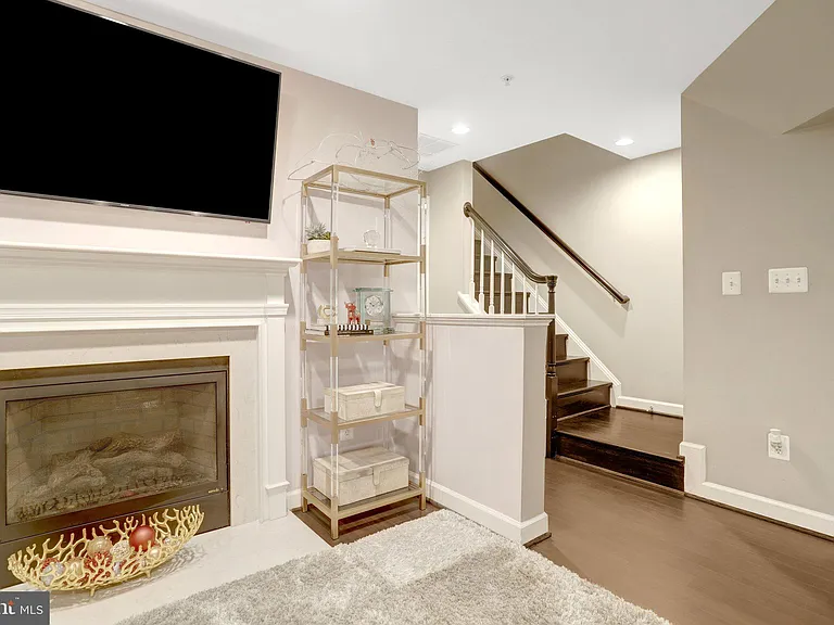 422 Pendleton St — Photo 46