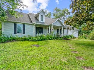 17991 Red Shale Hill Rd, Pekin, IL 61554