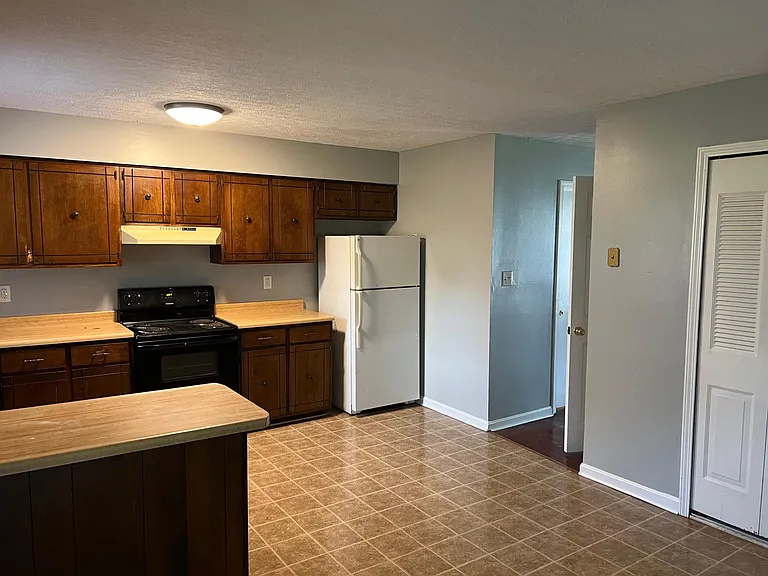 2733 Pioneer Ct — Photo 3