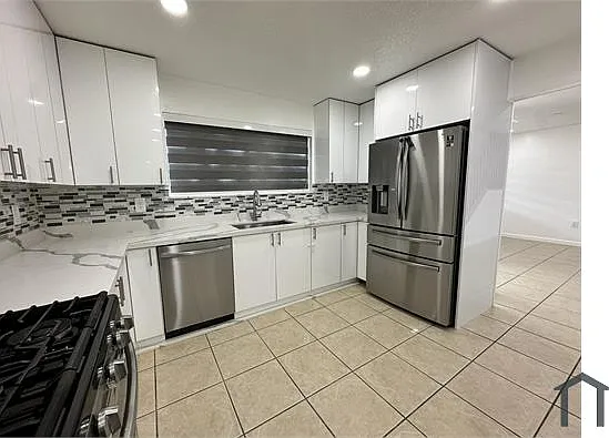 4380 NW 116th Ave — Photo 4