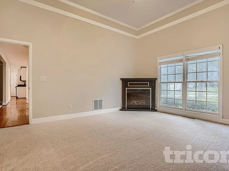 3125 Harold Way SW — Photo 11