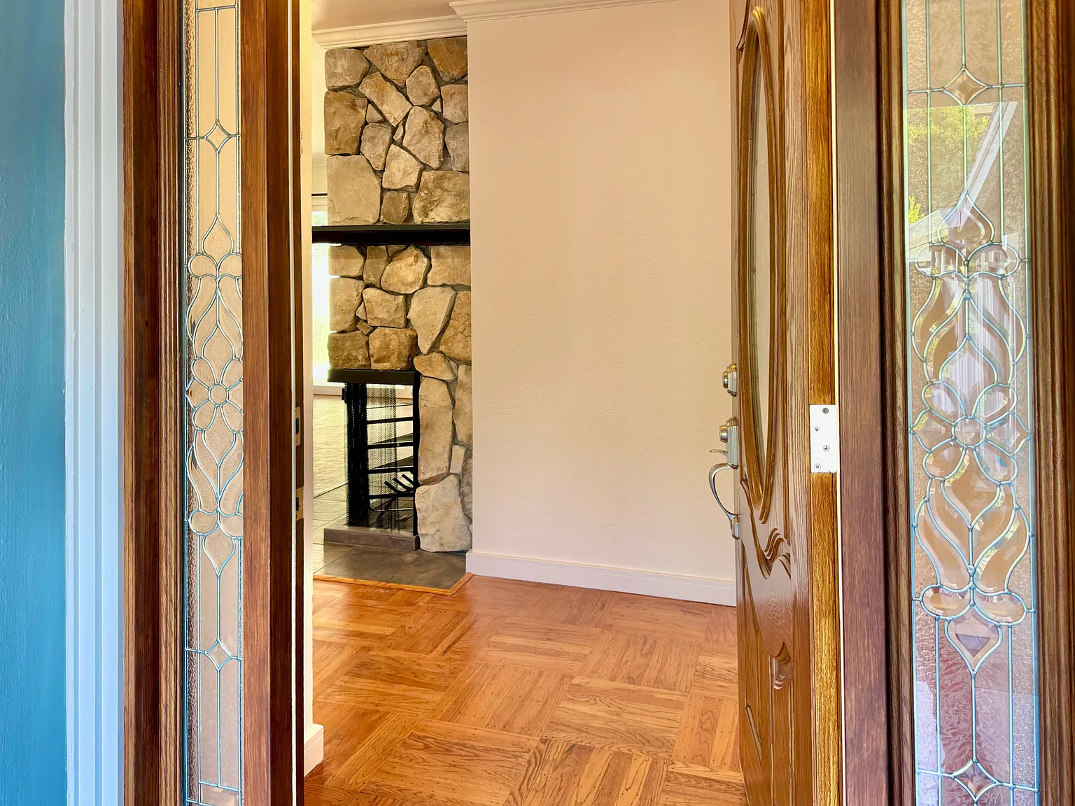 1369 Ridgewood Dr — Photo 4