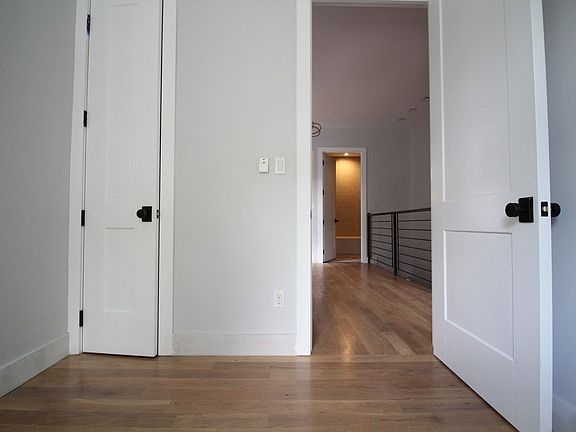 5th image of 717 Dekalb Ave APT 1