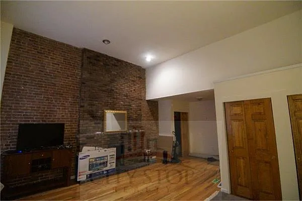 Rented by City Stop Realty | media 3