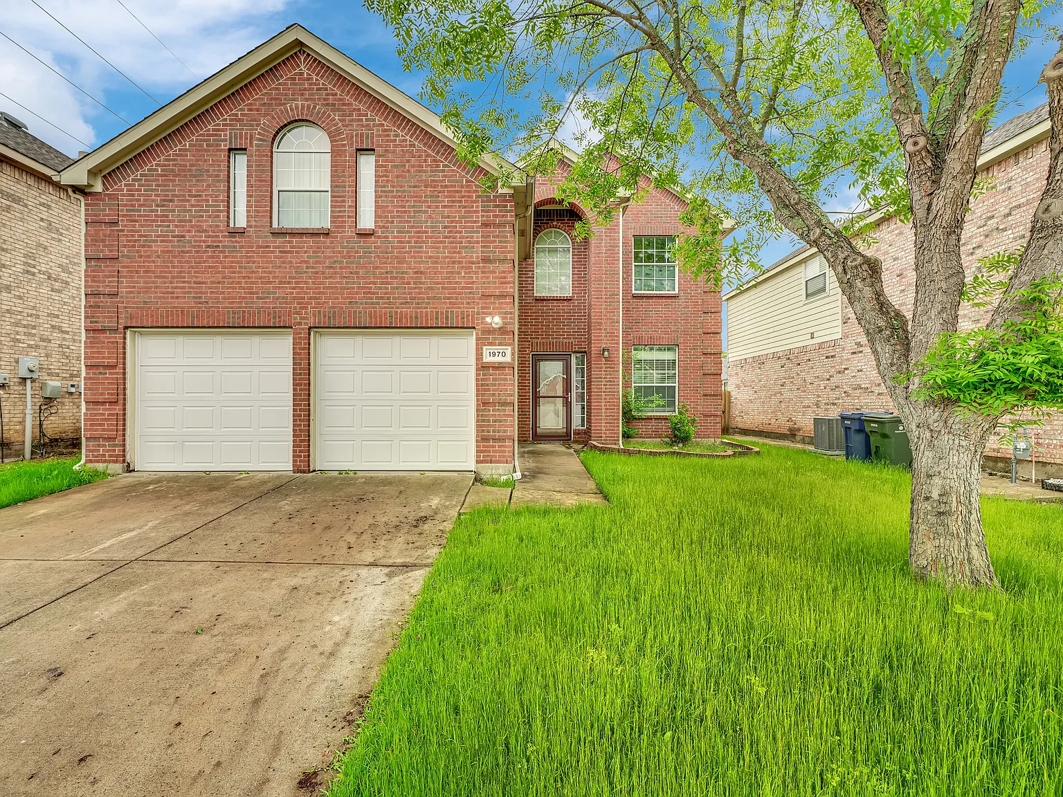 4 bed, 2.5 bath, 2354 sqft, $2,500 — Photo 2