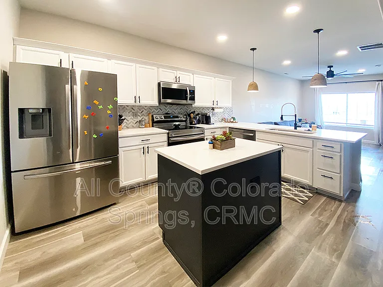 1762 Grand Overlook St — Photo 3